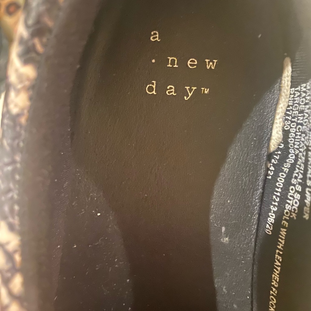 a new day Snake Print Slip-On Shoes - Black and Tan-Size 8 - Picture 6 of 7